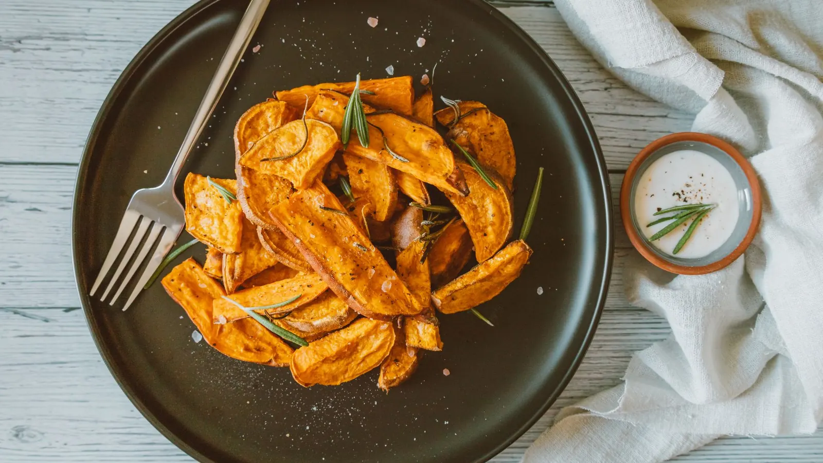 Patates douces rôties au four coupées en deux, comment cuire une patate douce