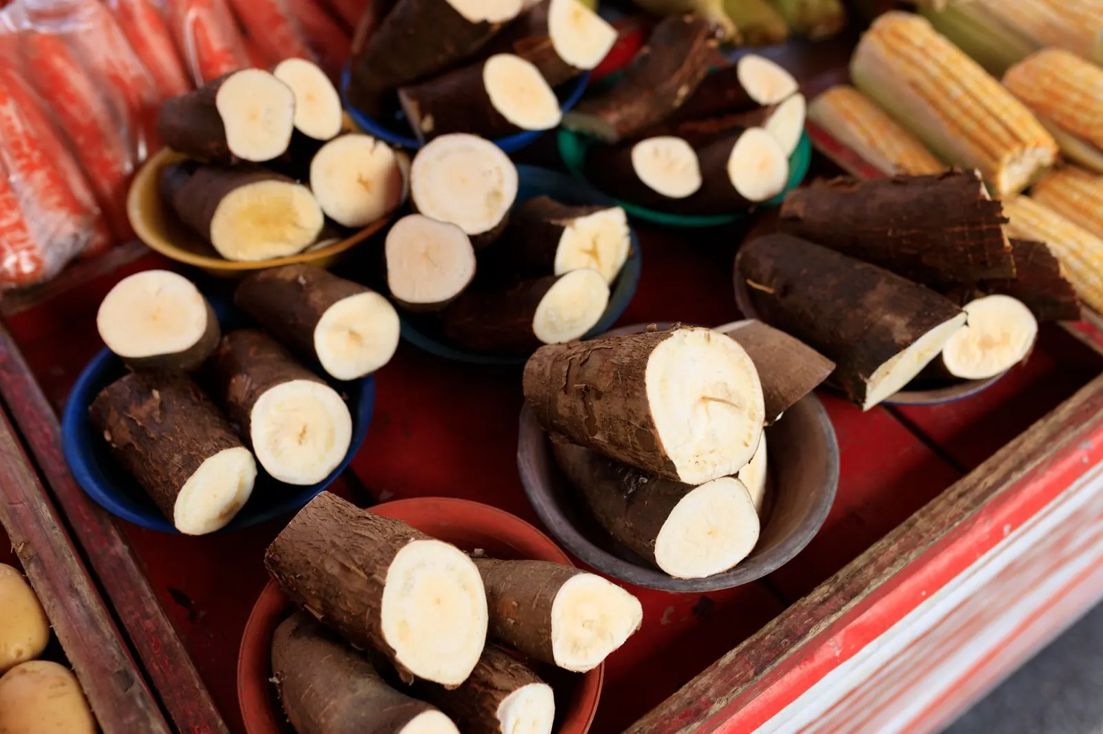 Manioc et cassave : choisir, éplucher, cuire et cuisiner le manioc sans risque.